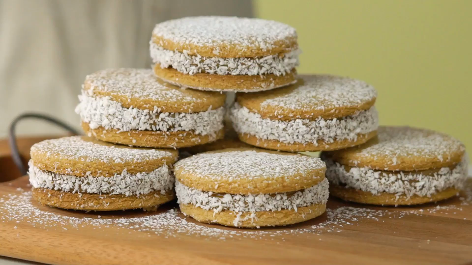 Resultado de imagem para Alfajor de Leite Maltado tastemade